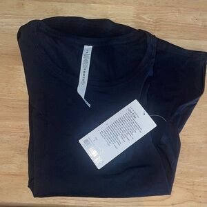Lululemon love crew in size 8 - never worn - color black.
